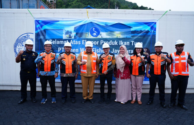 
					Pemerintah Provinsi Papua melepas ekspor olahan Ikan Tuna ke Amerika / dok Papua.go.id