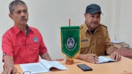 Ketua Panpel kompetisi Cenderawasih Karsa Liga 4 Piala Gubernur Papua, Daud Henry Arim dan Sekretaris Arifin Soleh / Euforia.id