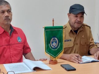 Ketua Panpel kompetisi Cenderawasih Karsa Liga 4 Piala Gubernur Papua, Daud Henry Arim dan Sekretaris Arifin Soleh / Euforia.id