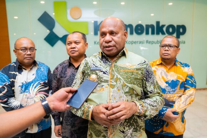 
					Gubernur Papua, Matius D. Fakhiri / Istimewa