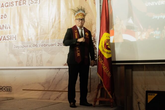 
					AIPDA Dr. Mohamad Efendi Jaya saat menghadiri prosesi Yudisium di Hotel Grand Abepura, Kota Jayapura / Istimewa