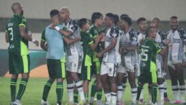 PSS Sleman dan Persipura Jayapura usai berduel di Stadion Maguwoharjo / Pulex Persipura