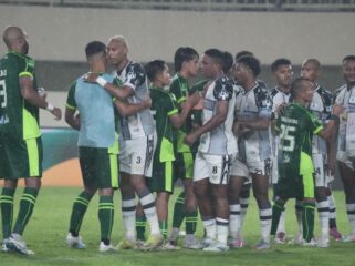 PSS Sleman dan Persipura Jayapura usai berduel di Stadion Maguwoharjo / Pulex Persipura