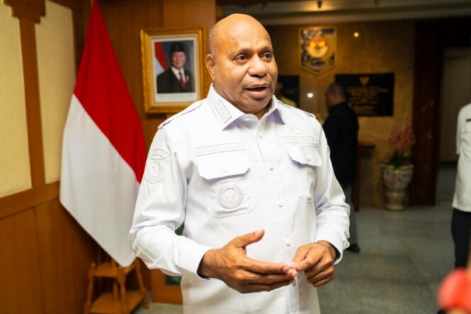 
					Gubernur Papua, Matius D. Fakhiri / Istimewa