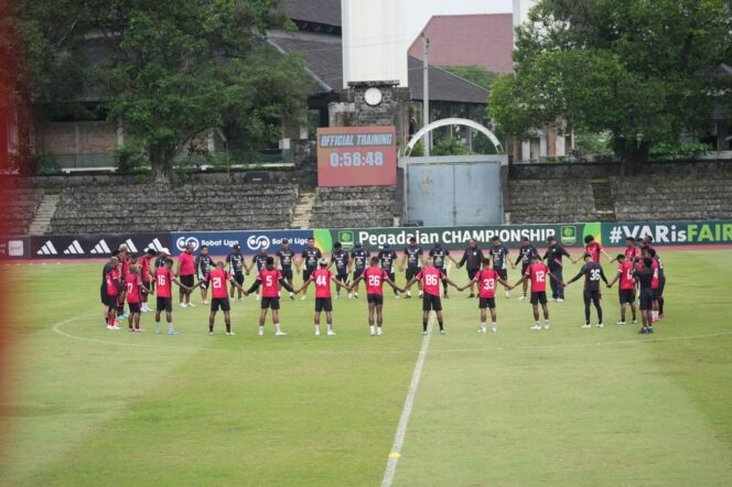 
					Persipura mematangkan persiapan di Stadion Sriwedari, Surakarta, jelang menghadapi Kendal Tornado / Istimewa