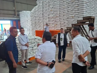 Kepala Biro Keuangan, Pengadaan, dan Umum Badan Pangan Nasional E. Rini Yusniana saat kegiatan Satgas Pangan di Papua Pegunungan, Senin, 23 Februari 2026. (Foto: Biro Humas Bapanas)