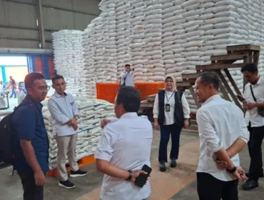 Kepala Biro Keuangan, Pengadaan, dan Umum Badan Pangan Nasional E. Rini Yusniana saat kegiatan Satgas Pangan di Papua Pegunungan, Senin, 23 Februari 2026. (Foto: Biro Humas Bapanas)