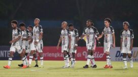 Persipura usai bertanding melawan Kendal Tornado FC di Stadion Sriwedari, Surakarta / Ofisial Persipura