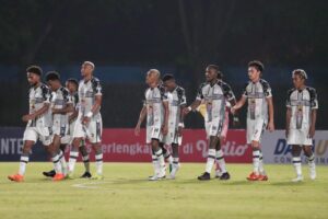 Persipura usai bertanding melawan Kendal Tornado FC di Stadion Sriwedari, Surakarta / Ofisial Persipura