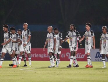 Persipura usai bertanding melawan Kendal Tornado FC di Stadion Sriwedari, Surakarta / Ofisial Persipura