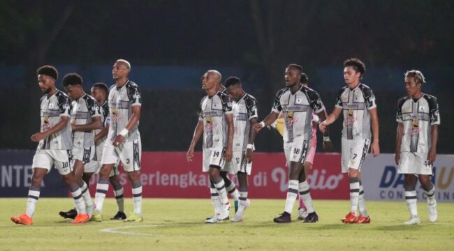 Persipura usai bertanding melawan Kendal Tornado FC di Stadion Sriwedari, Surakarta / Ofisial Persipura