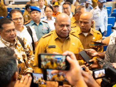 Gubernur Provinsi Papua, Matius D. Fakhiri / Istimewa  