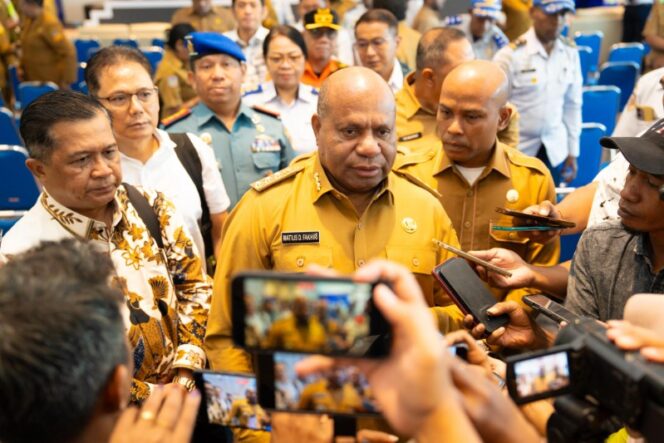 
					Gubernur Provinsi Papua, Matius D. Fakhiri / Istimewa  