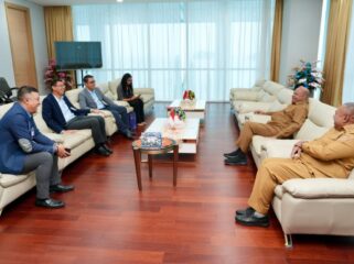 Gubernur Papua, Matius D. Fakhiri saat bertemu dengan Regional CEO BRI, Fahmi Rahendas / Istimewa