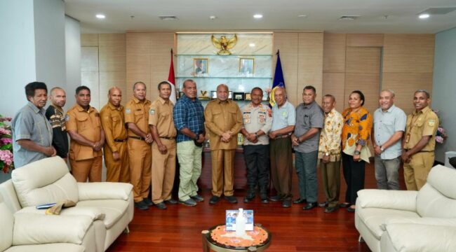 Gubernur Matius D. Fakhiri bersama pengurus PASI Papua / Istimewa