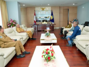 Komnas HAM saat bertemu Gubernur Papua, Matius D. Fakhiri / Istimewa