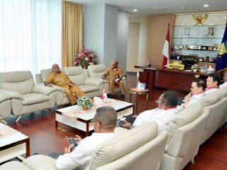 KONI Papua melaporkan kesiapan Musprov dan strategi menuju PON kepada Gubernur, Matius D. Fakhiri / Istimewa