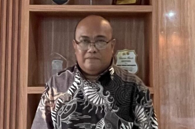 
					Plt Kepala Dinas Pekerjaan Umum Penataan Ruang, Perumahan, Kawasan Permukiman dan Pertanahan (PUPR-PKPP) Provinsi Papua, Natirmalus D. Renyaan / Istimewa