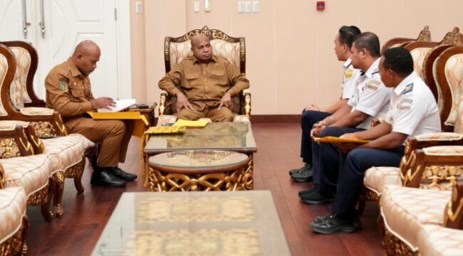 Gubernur Papua, Matius D. Fakhiri bersama Dirjenhub Laut Kemenhub / Istimewa