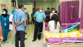 Gubernur Papua, Matius D. Fakhiri mengecek pelayanan RS / Istimewa