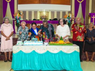 Gubernur Papua Matius D. Fakhiri menghadiri perayaan Hari Ulang Tahun (HUT) ke-71 Jemaat GKI Paulus Dok V Jayapura / Istimewa