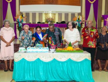 Gubernur Papua Matius D. Fakhiri menghadiri perayaan Hari Ulang Tahun (HUT) ke-71 Jemaat GKI Paulus Dok V Jayapura / Istimewa