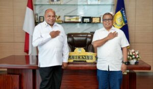 Jubir, M Rifai Darus bersama Gubernur Papua, Matius D Fakhiri/ Istimewa