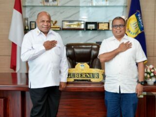Jubir, M Rifai Darus bersama Gubernur Papua, Matius D Fakhiri/ Istimewa