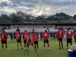 Skuad Persipura usai berlatih di Stadion Mandala 