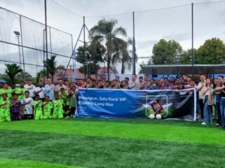 Pembukaan turnamen sepak bola 