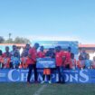 Senior Vice President (SVP) Sustainable Development PTFI, Nathan Kum, dan Ketua Umum PSSI Papua Benhur Tomi Mano menyerahkan hadiah kepada Juara 1 Kategori U-10, SSB Nafri / Euforia.id
