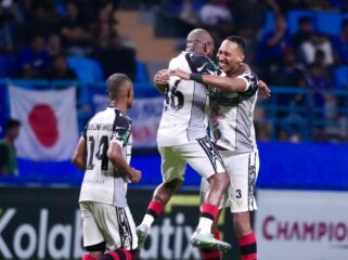 Boaz Solossa merayakan gol kemenangan Persipura ke gawang Persiba Balikpapan / Ofisial Persipura