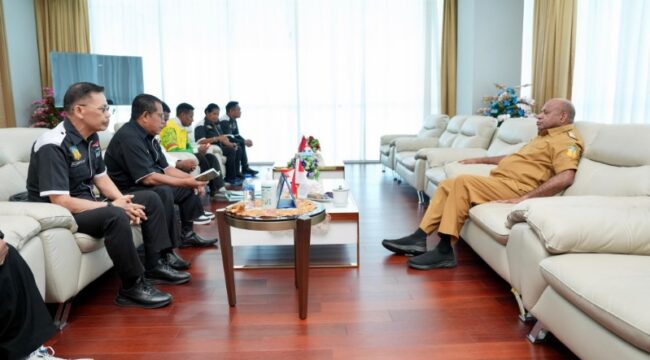 Pengurus NPCI Papua saat bertemu Gubernur Papua, Matius D. Fakhiri / Istimewa