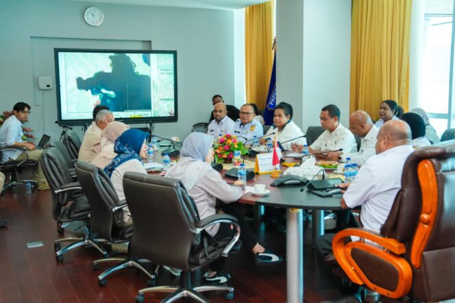 
					Pemerintah pusat bersama Pemerintah Provinsi Papua membahas percepatan penanganan kawasan kumuh di Kota Jayapura / Istimewa