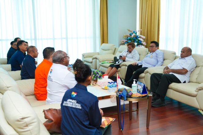 
					Pertemuan Gubernur Papua  Matius D. Fakhiri, dengan pihak APPMBGI / Istimewa