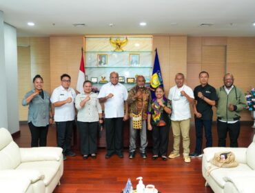 Gubernur Papua, Matius D. Fakhiri bersama pimpinan sejumlah media di Jayapura / Istimewa