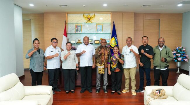 Gubernur Papua, Matius D. Fakhiri bersama pimpinan sejumlah media di Jayapura / Istimewa