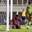 Williams Lugo tampak kecewa usai gagal menghasilkan gol dari eksekusi penalti / Ofisial Persipura
