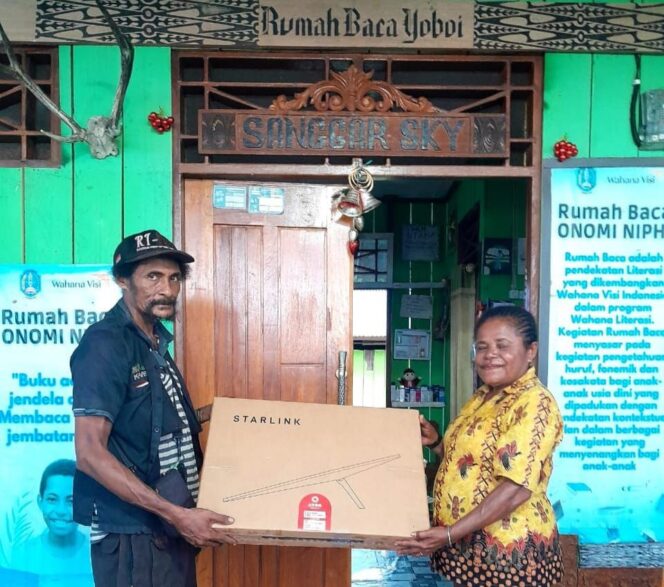 
					Rumah Baca Yoboi mendapatkan bantuan internet starlink dari Gubernur Papua / Istimewa