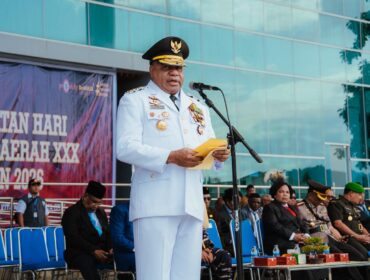 Gubernur Papua, Matius D. Fakhiri memimpin upacara peringatan Hari Otonomi Daerah (Otda) ke-30 / Istimewa