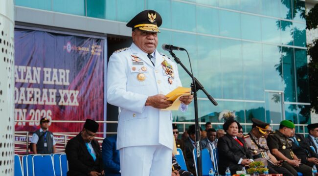 Gubernur Papua, Matius D. Fakhiri memimpin upacara peringatan Hari Otonomi Daerah (Otda) ke-30 / Istimewa