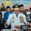 Gubernur Papua, Matius D. Fakhiri memberikan keterangan pers / Istimewa