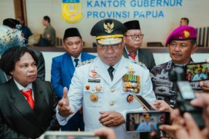 Gubernur Papua, Matius D. Fakhiri memberikan keterangan pers / Istimewa