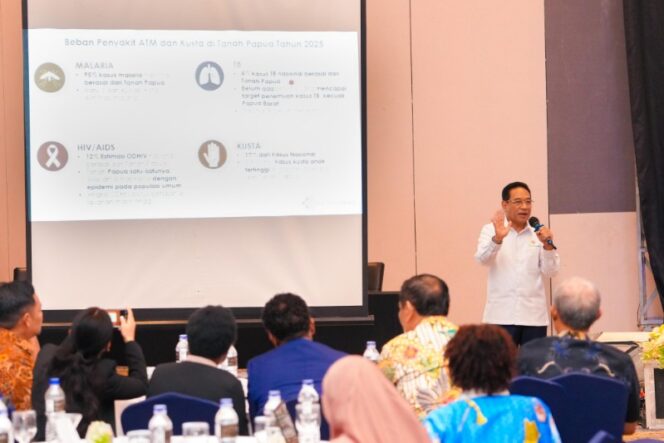 
					Wamenkes RI, Benjamin Paulus Octavianus saat memaparkan data kasus penyakit / Istimewa