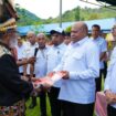 Penyerahan hak guna pakai tanah pesisir Depapre kepada Gubernur Papua / Istimewa 