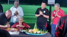 Pendiri Persipura, Pdt Mesach Koibur bersama manajemen dan para petinggi Persipura pada perayaan HUT ke-63 klub / Istimewa