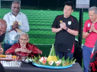 Pendiri Persipura, Pdt Mesach Koibur bersama manajemen dan para petinggi Persipura pada perayaan HUT ke-63 klub / Istimewa
