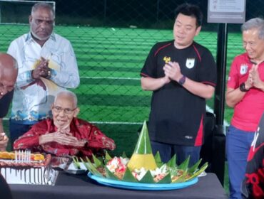 Pendiri Persipura, Pdt Mesach Koibur bersama manajemen dan para petinggi Persipura pada perayaan HUT ke-63 klub / Istimewa