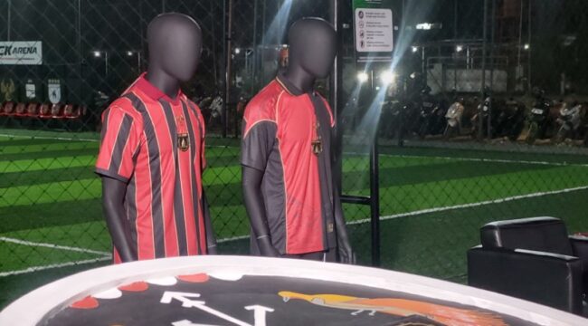 Jersey Anniversary Persipura yang diluncurkan pada perayaan HUT Ke-63 klub / Istimewa