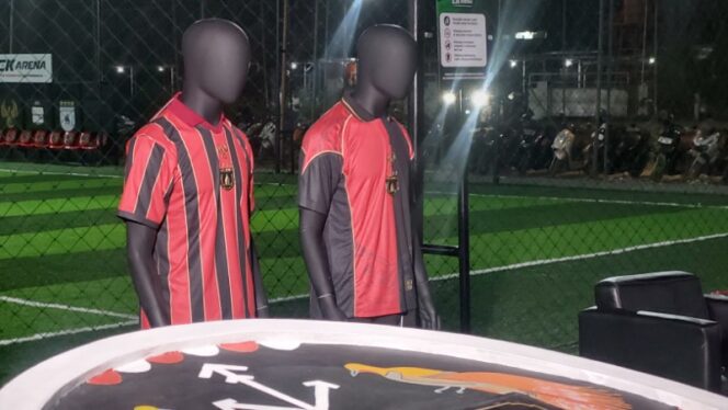 
					Jersey Anniversary Persipura yang diluncurkan pada perayaan HUT Ke-63 klub / Istimewa